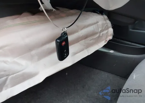 2010 Toyota Prius Iii z USA, uszkodzony, nr VIN JTDKN3DU3A0212787